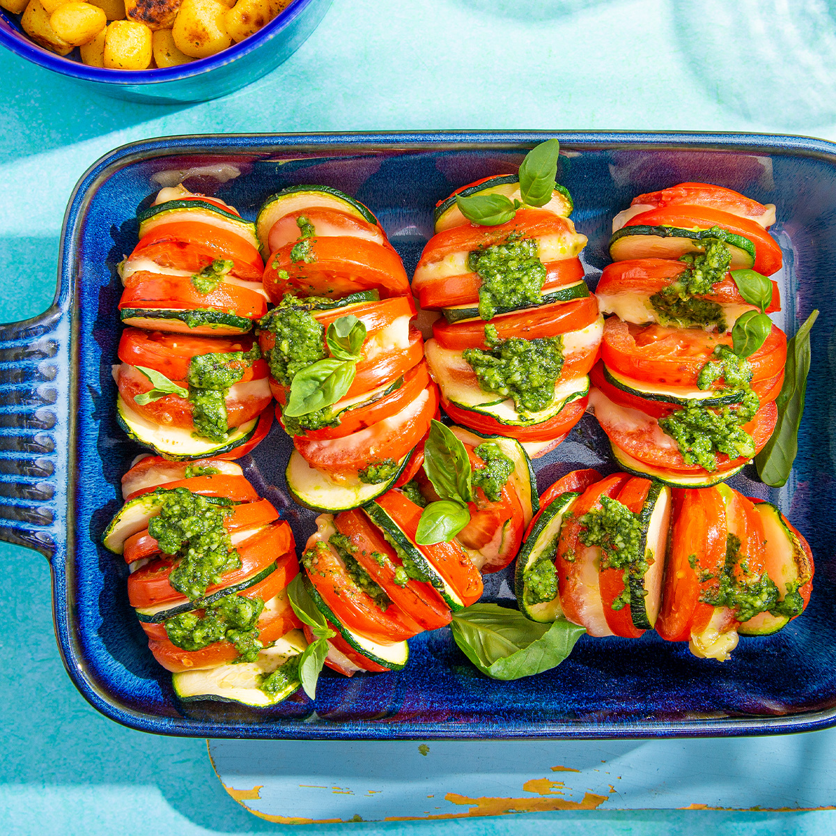 Hasselback van tomaat en courgette