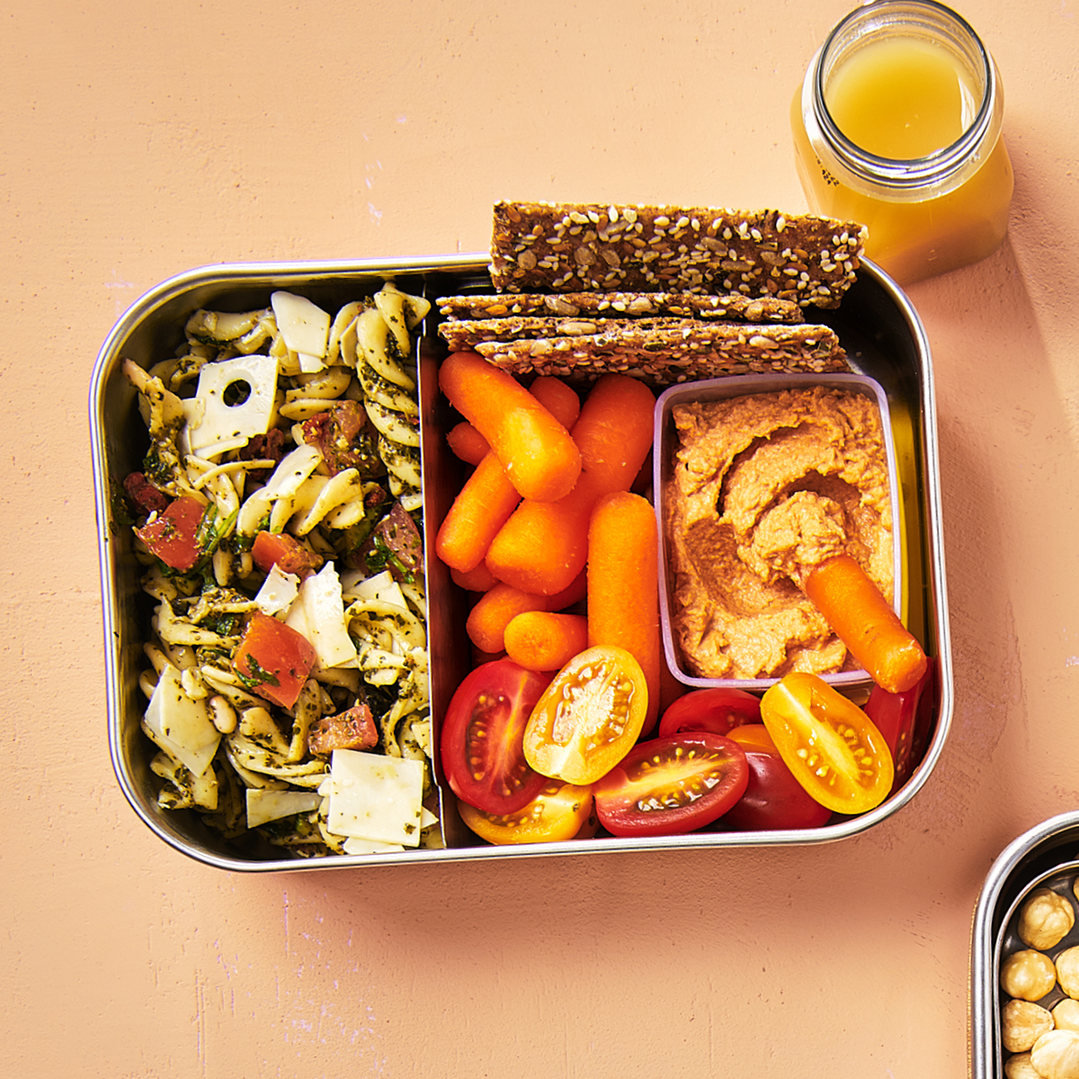 Pastasalade en hummus lunchbox