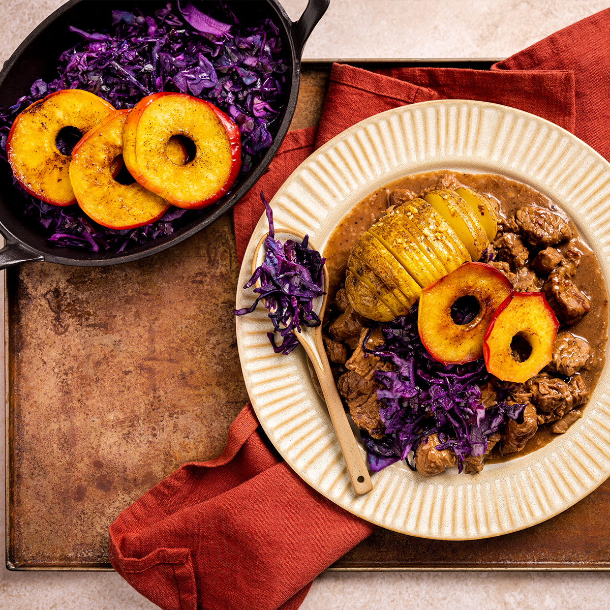 Hachee met hasselback aardappelen