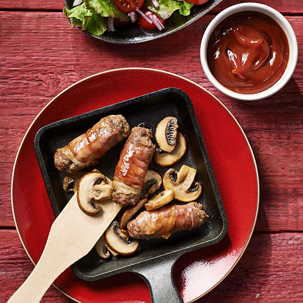 Gehaktrolletjes in rauwe ham met champignons