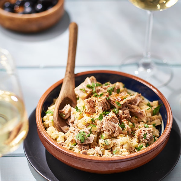 Spaanse aardappelsalade met tonijn