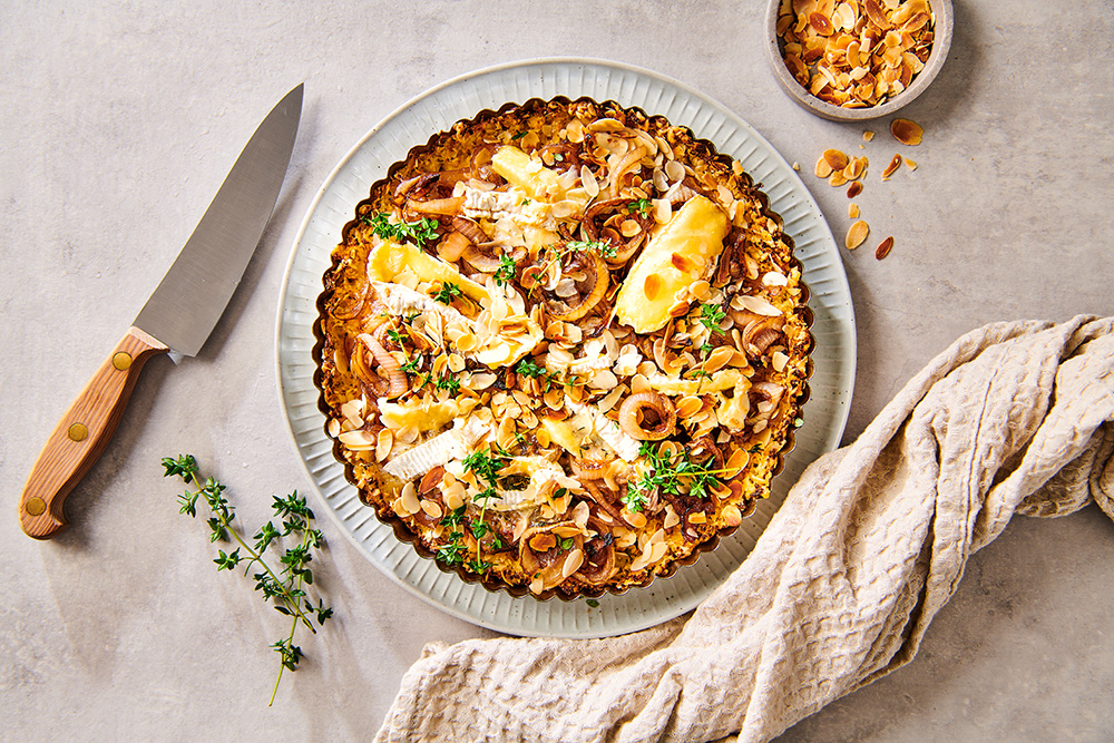 Quiche met bloemkool, ui en camembert
