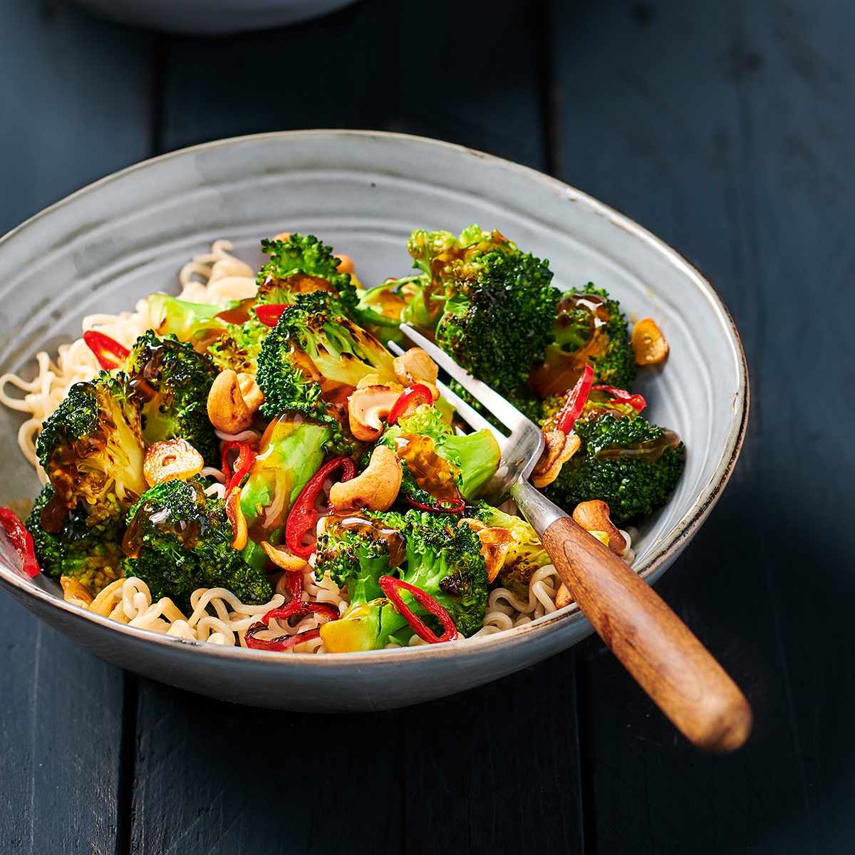 Broccoli met woksaus en cashewnoten