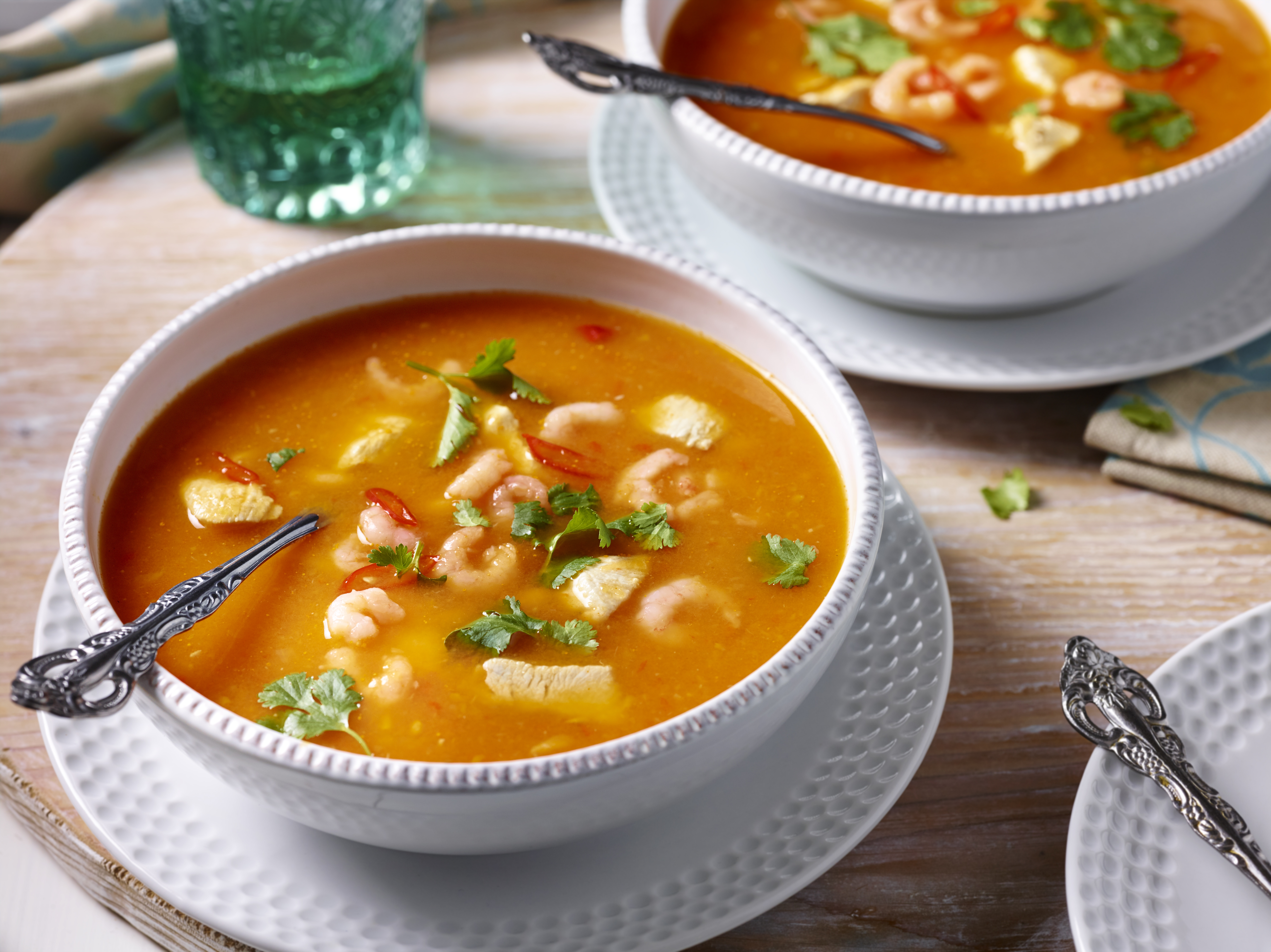 Thaise tomatensoep met kip en garnalen