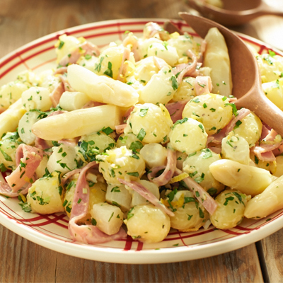 Aardappelsalade met asperges en ham