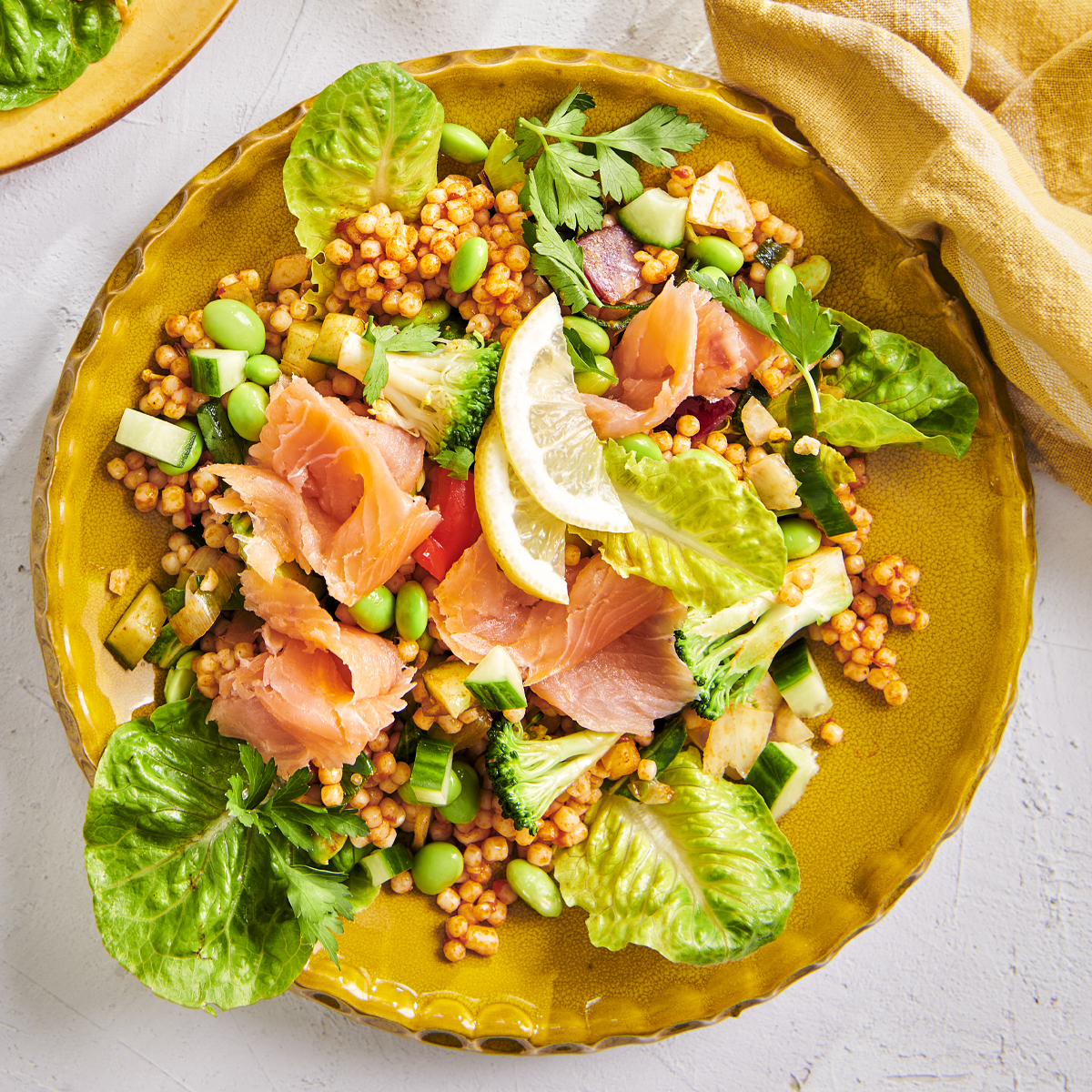 Parelcouscoussalade met gerookte zalm