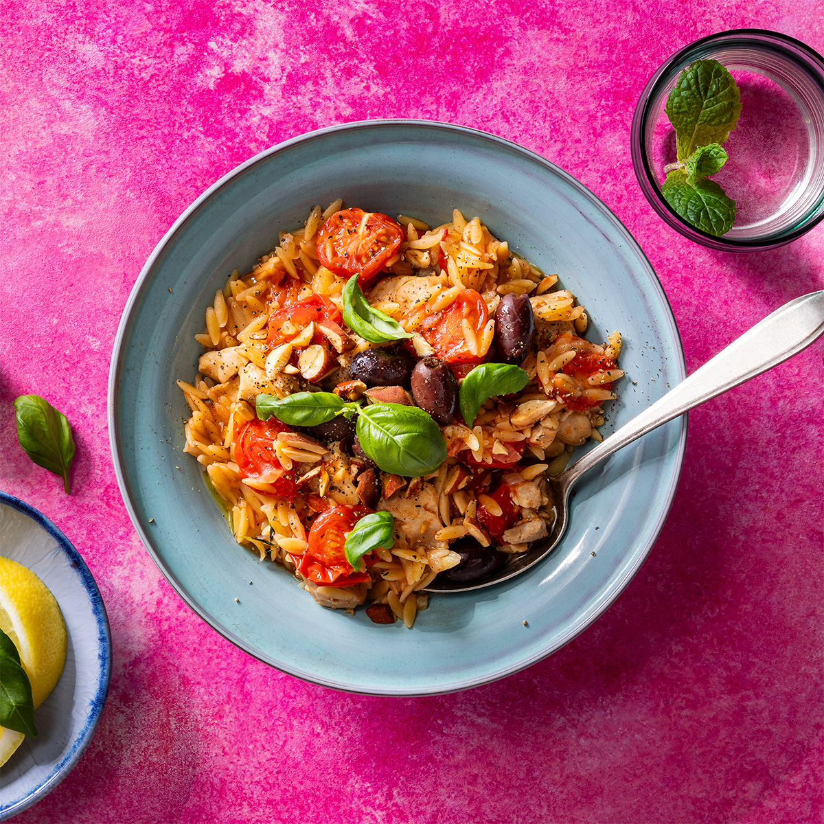 Eenpansorzo met cherrypruimtomaten