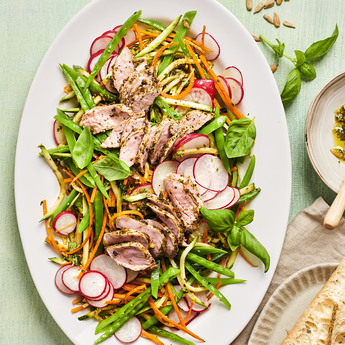 Courgettisalade met dungesneden varkenshaas