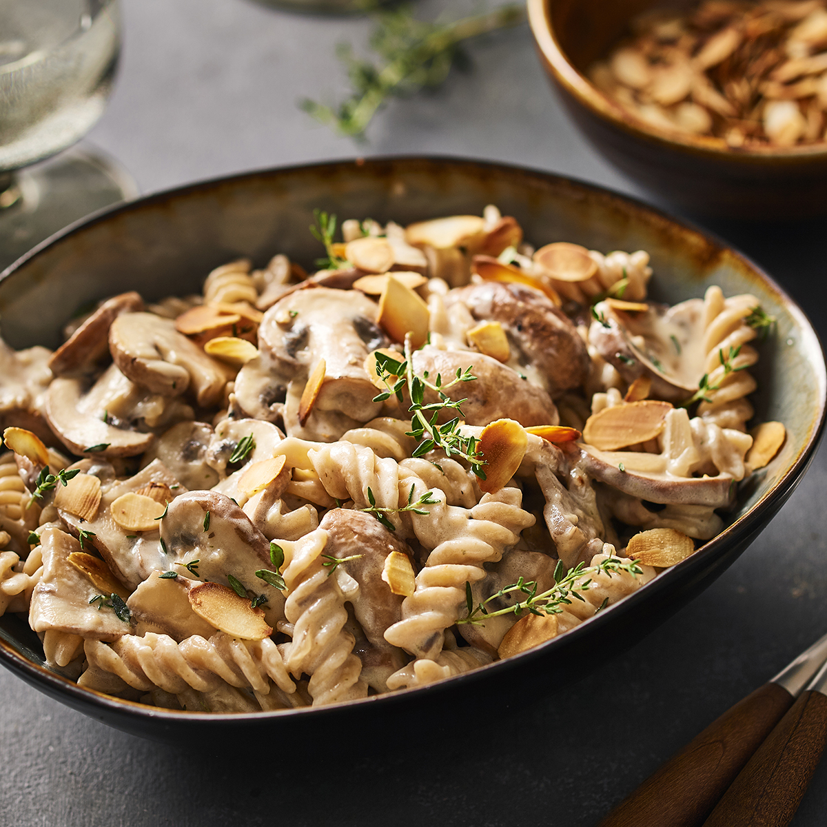Pasta met champignon-amandelsaus