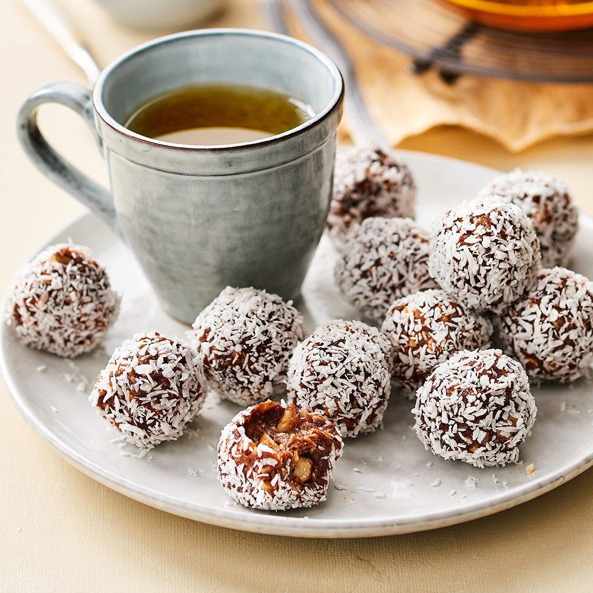 Dadelballetjes met banaan en cacao