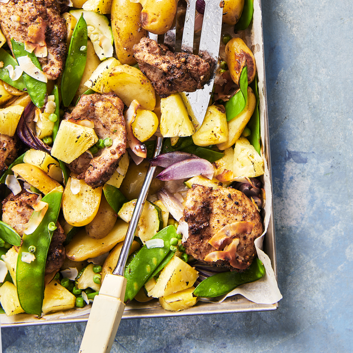 Traybake met kippendij en Del Monte ananas