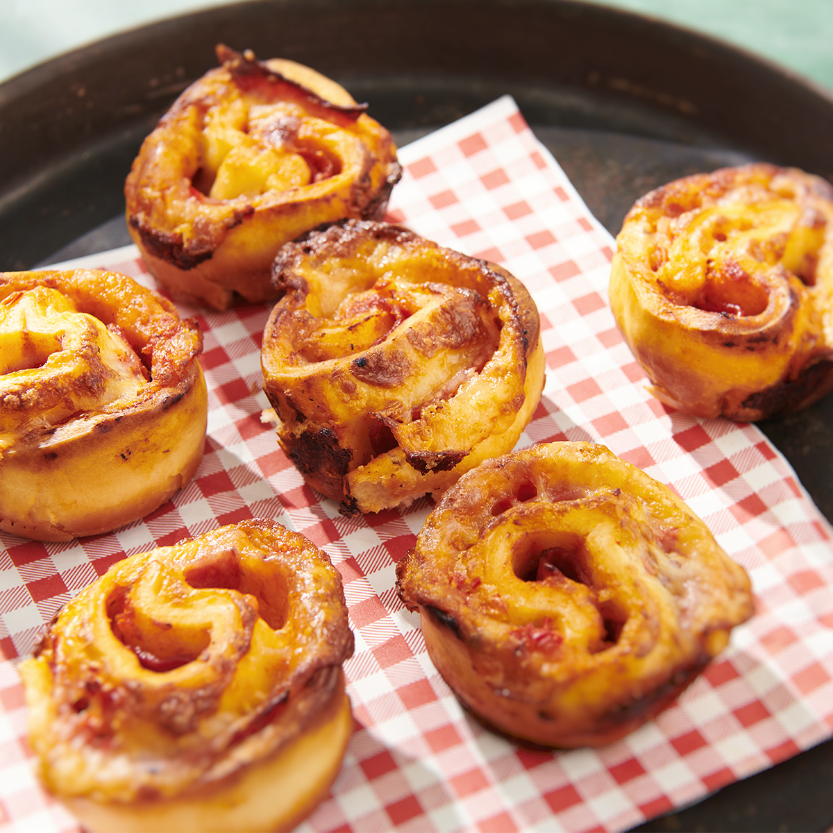 Pizza peperonirolletjes