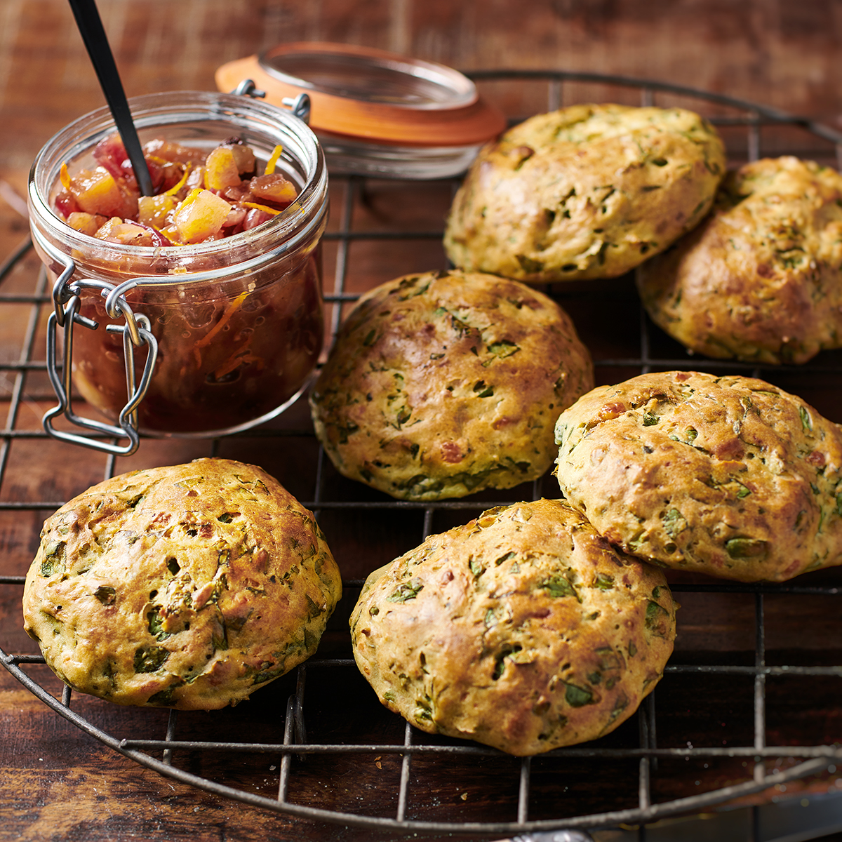 Hartige scones met chutney