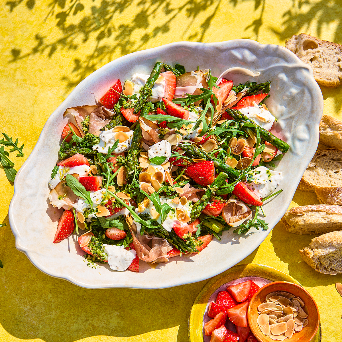 Aardbeiensalade met ricotta en ham