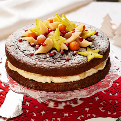 Chocoladekersttaart met stoofpeertjes