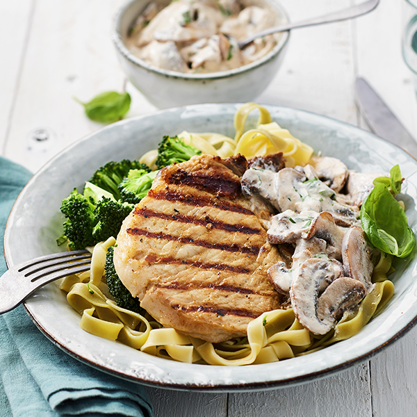 Gegrilde ribkarbonade met champignonsaus