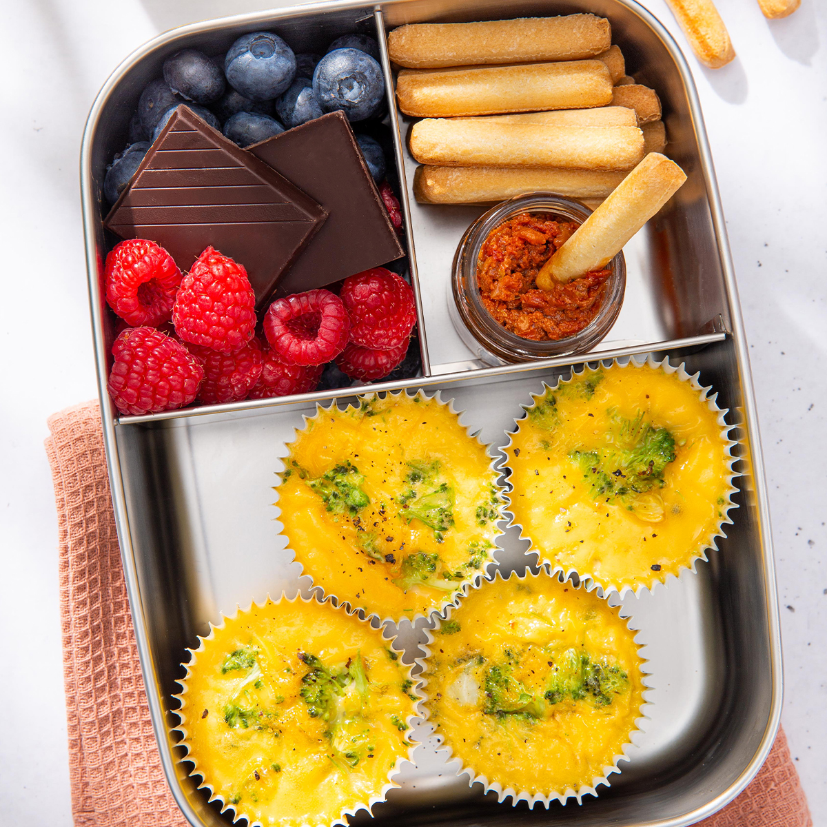 Lunchbox met broccoli ei muffins