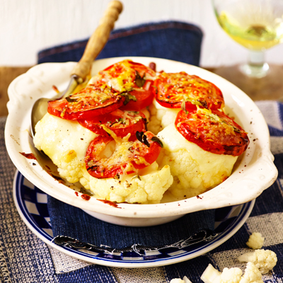 Gegratineerde bloemkool met tomaat en mozzarella