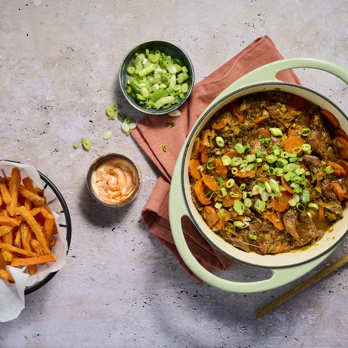 Gemberbierstoof met zoete aardappelfriet