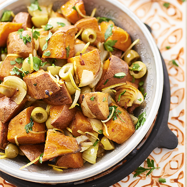 Zoete-aardappelsalade met groene olijven