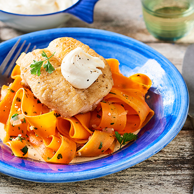 Wortelpappardelle met wijting en kruidensaus