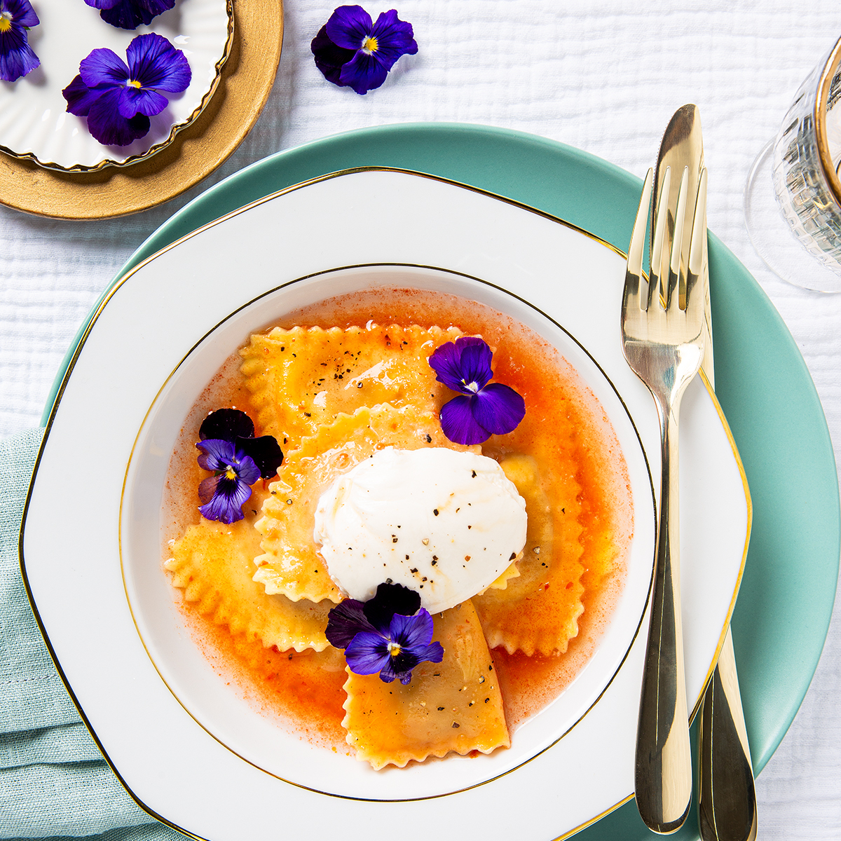 Ravioli stoofvlees en merlot met tomatenbouillon