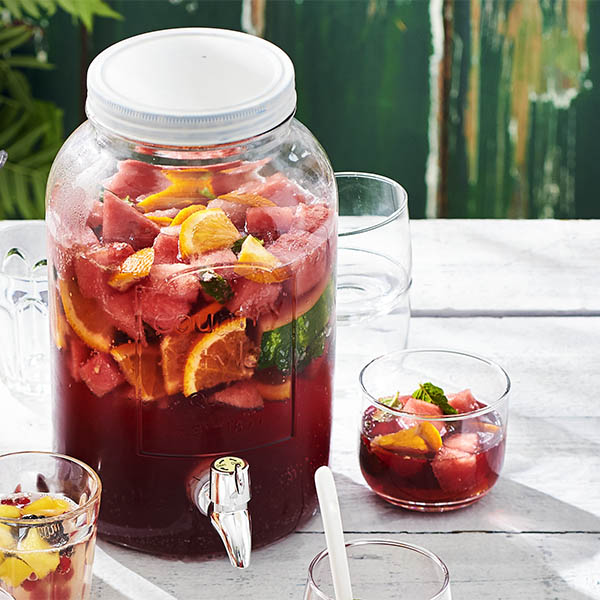 Sangria met watermeloen en verse munt