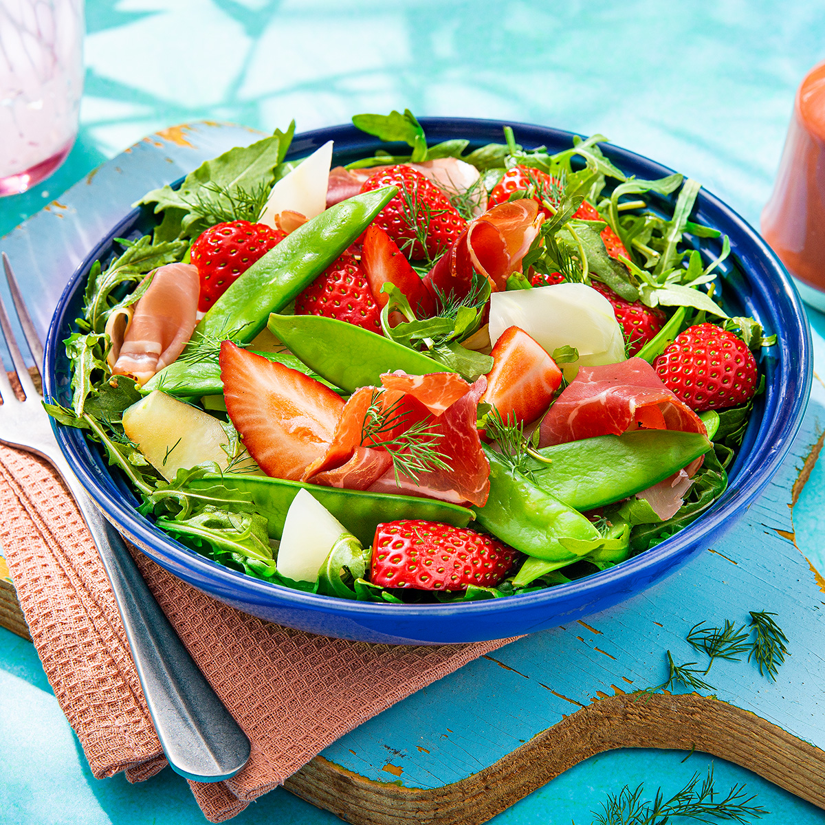 Lauwwarme salade met aardbei en koolrabi