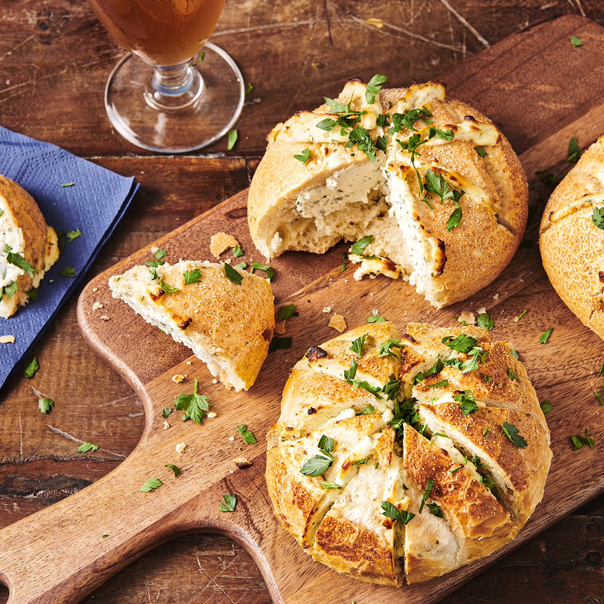 Mini borrelbroodjes met Boursin en peterselie
