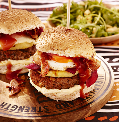 Australische workerburger met notensalade