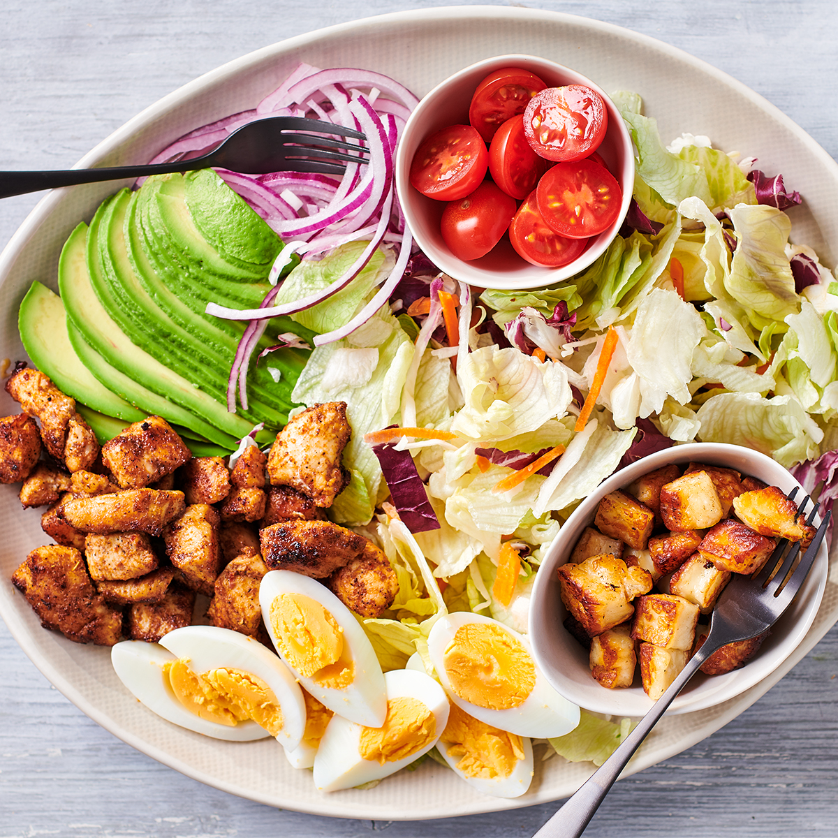 Saladeschotel met oosterse kip
