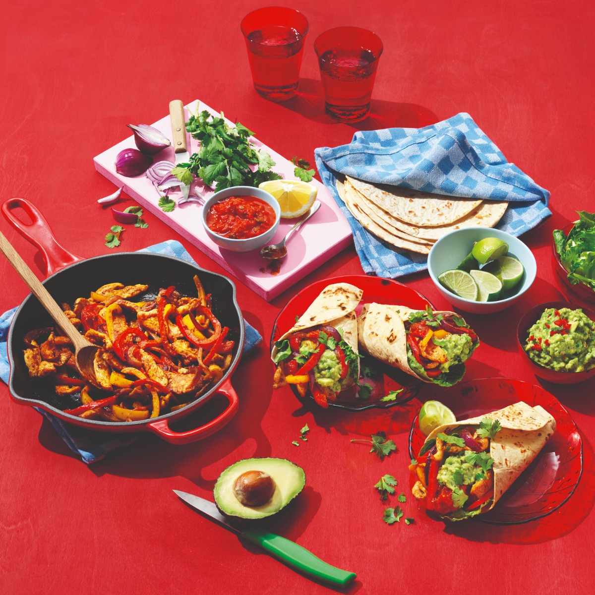 Frisse kip fajita met paprika en guacamole