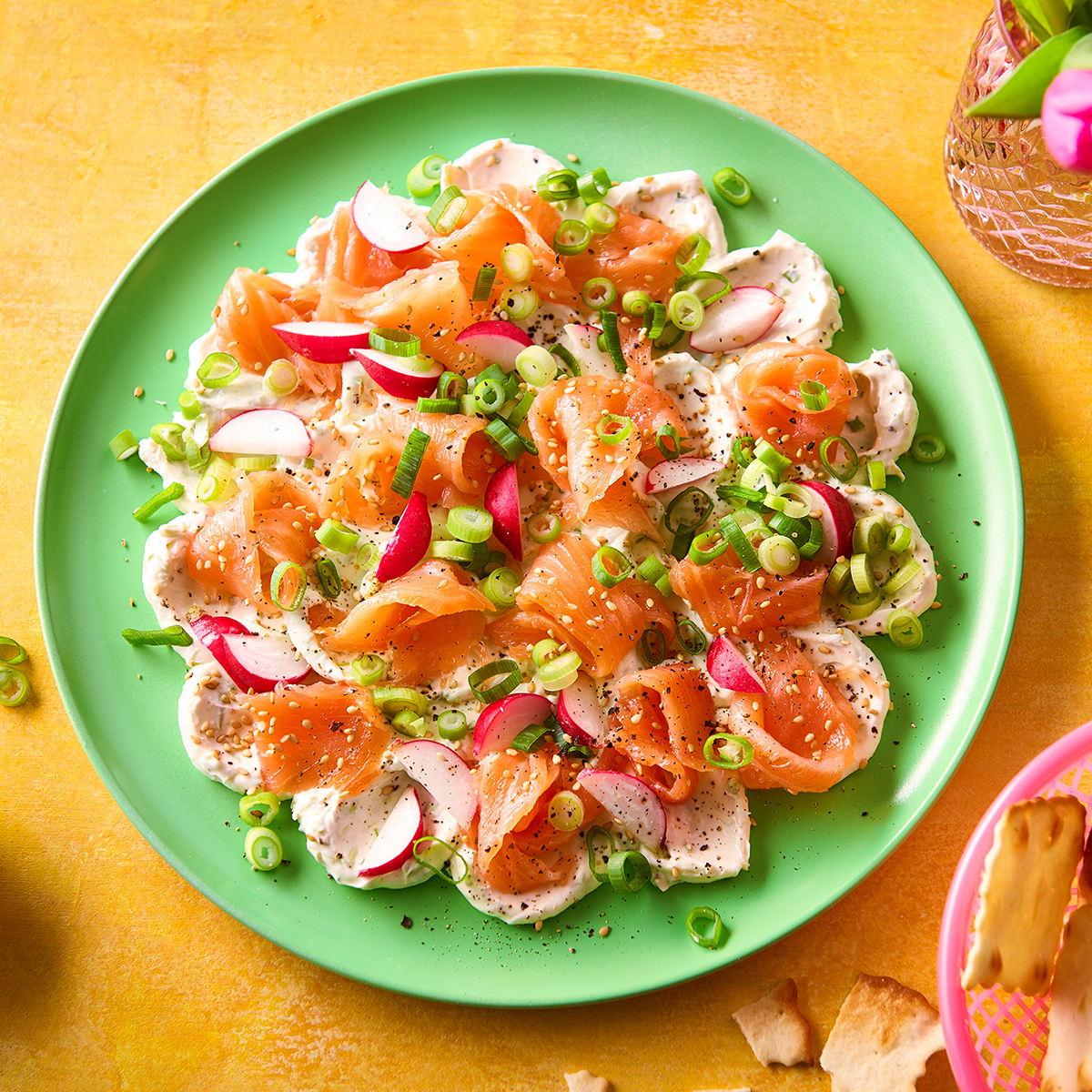 Roomkaasbord met gerookte zalm