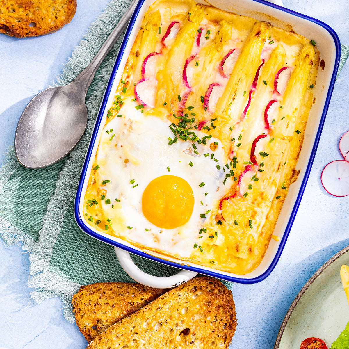 Ovenschotel met asperges en radijs